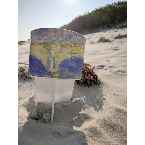 Waterloo Bridge Beach Spiker white on beach with sand