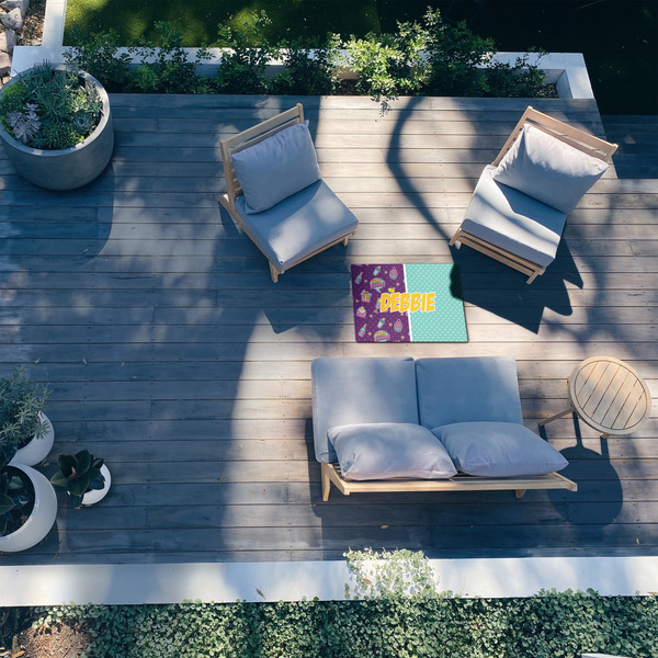 Pinata Birthday 2'x3' Patio Rug - In Context