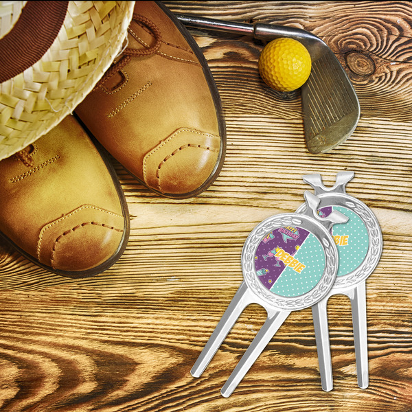 Pinata Birthday Divot Tool - LIFESTYLE