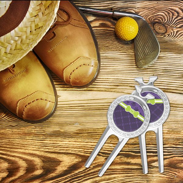 Pawprints & Bones Divot Tool - LIFESTYLE