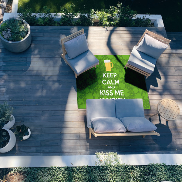 Kiss Me I'm Irish 5'x7' Patio Rug - In context