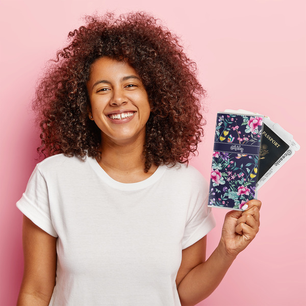 Chinoiserie Vinyl Document Holder - LIFESTYLE