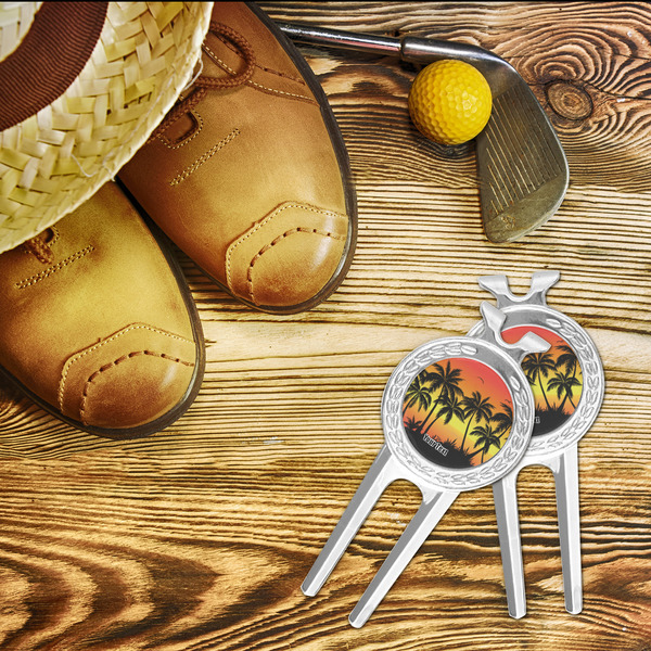 Tropical Sunset Divot Tool - LIFESTYLE