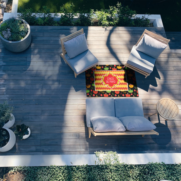 Cinco De Mayo 3'x5' Patio Rug - In Context