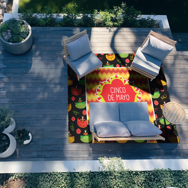 Cinco De Mayo 8'x10' Patio Rug - In context