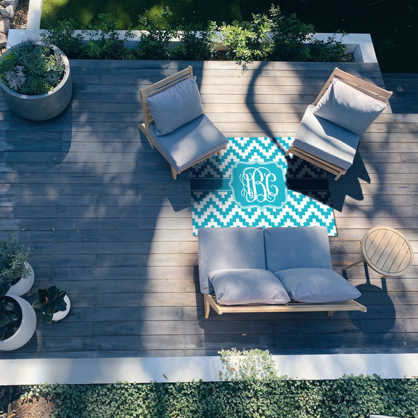 Pixelated Chevron 4'x6' Patio Rug - In context