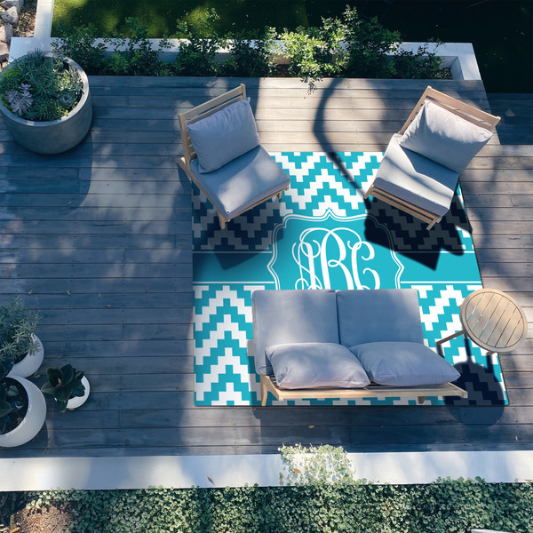 Pixelated Chevron 8'x10' Patio Rug - In context