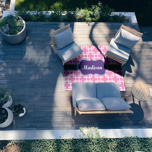 Linked Squares 5'x7' Patio Rug - In context
