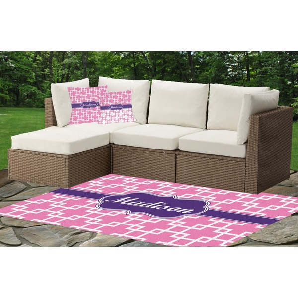 Linked Squares Outdoor Mat & Cushions