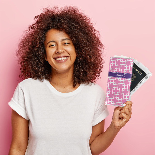 Linked Squares Vinyl Document Holder - LIFESTYLE