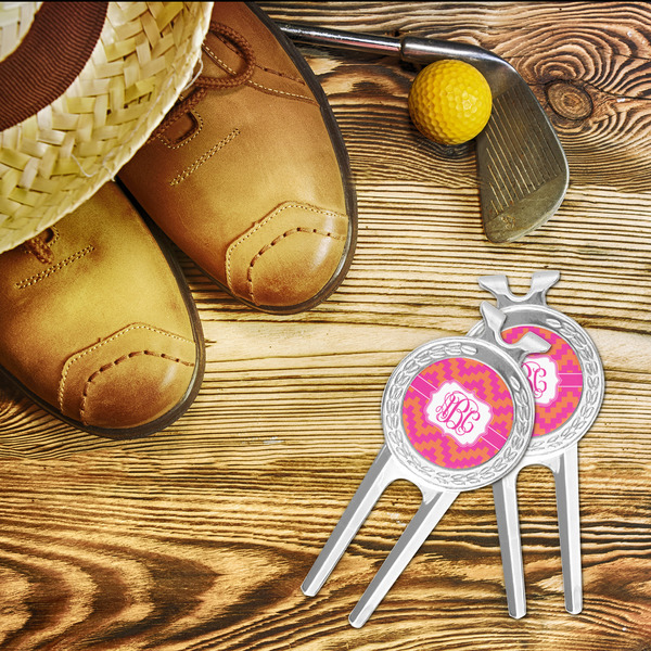 Pink & Orange Chevron Divot Tool - LIFESTYLE