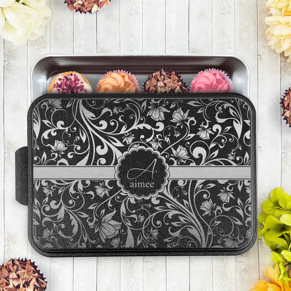 Floral Vine Aluminum Baking Pan - Black Lid - LIFESTYLE