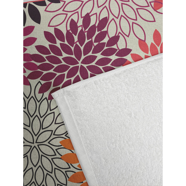 Mums Flower Golf Towel - Detail