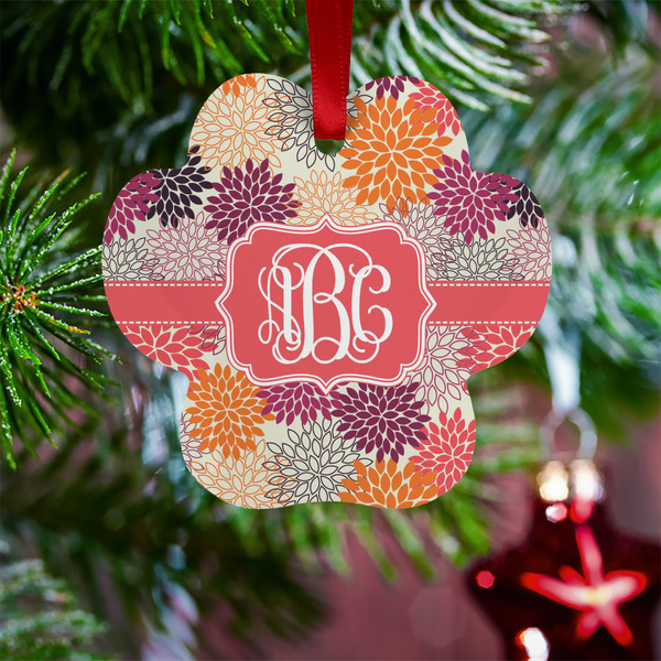 Mums Flower Metal Paw Ornament - Lifestyle