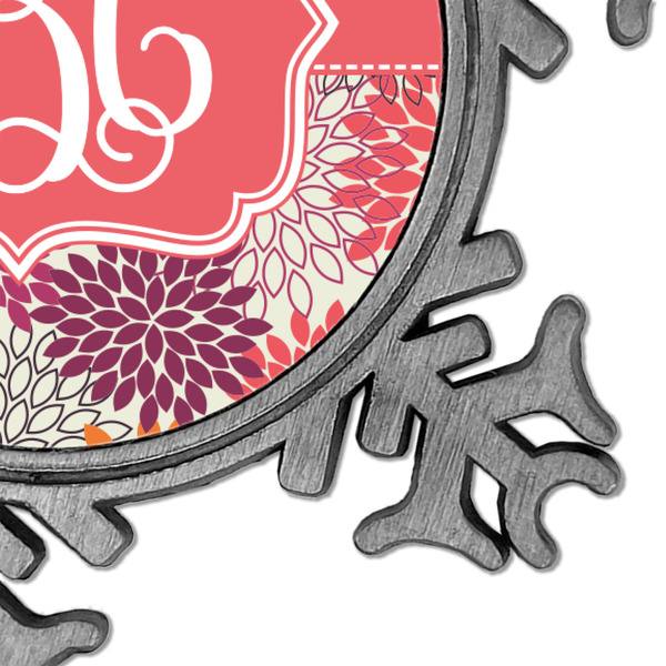 Mums Flower Vintage Snowflake - Detail