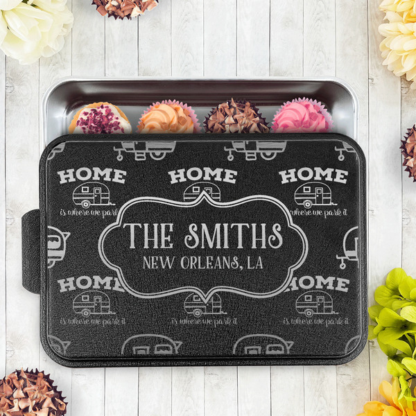 Camper Aluminum Baking Pan - Black Lid - LIFESTYLE