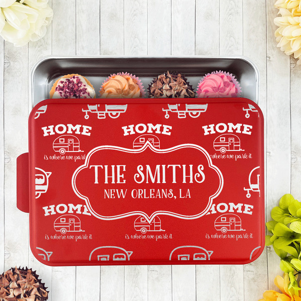 Camper Aluminum Baking Pan - Red Lid - LIFESTYLE