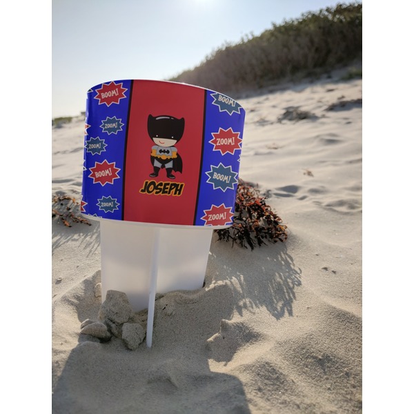 Superhero Beach Spiker white on beach with sand