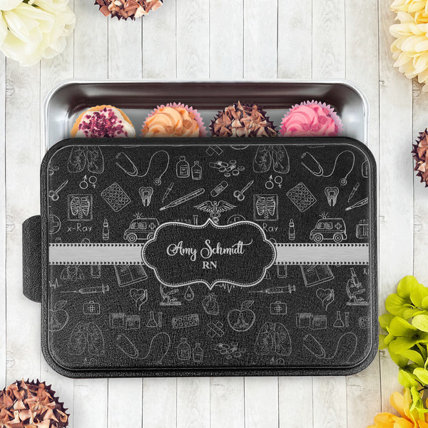 Nurse Aluminum Baking Pan - Black Lid - LIFESTYLE
