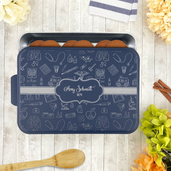 Nurse Aluminum Baking Pan - Navy Lid - LIFESTYLE