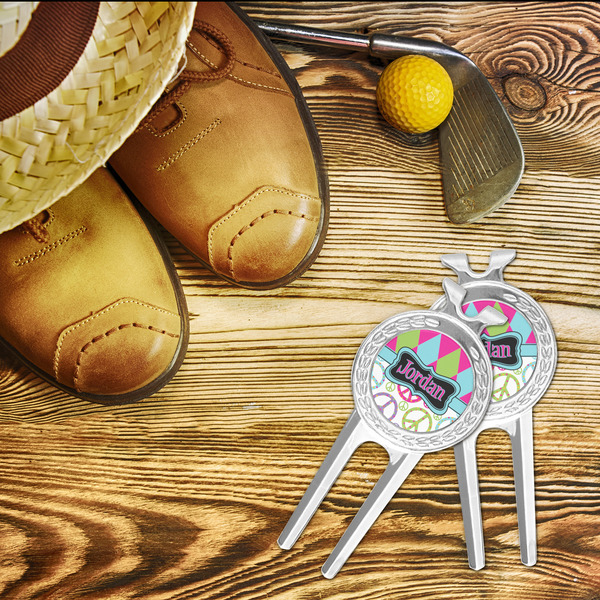 Harlequin & Peace Signs Divot Tool - LIFESTYLE