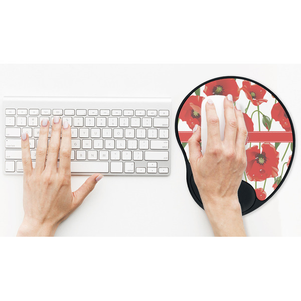 Poppies Mouse Pad with Wrist Rest - LIFESYTLE 2 (in use)