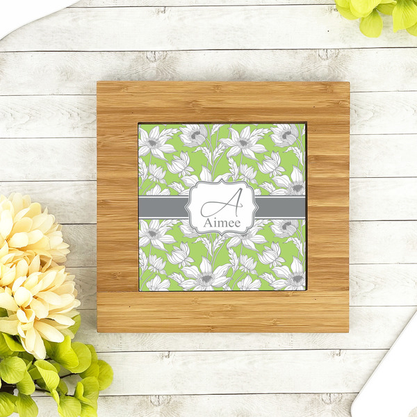 Wild Daisies Bamboo Trivet with 6" Tile - LIFESTYLE