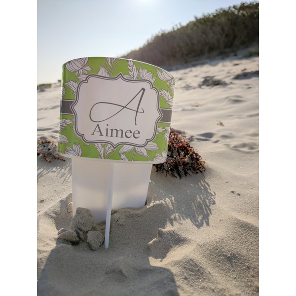 Wild Daisies Beach Spiker white on beach with sand