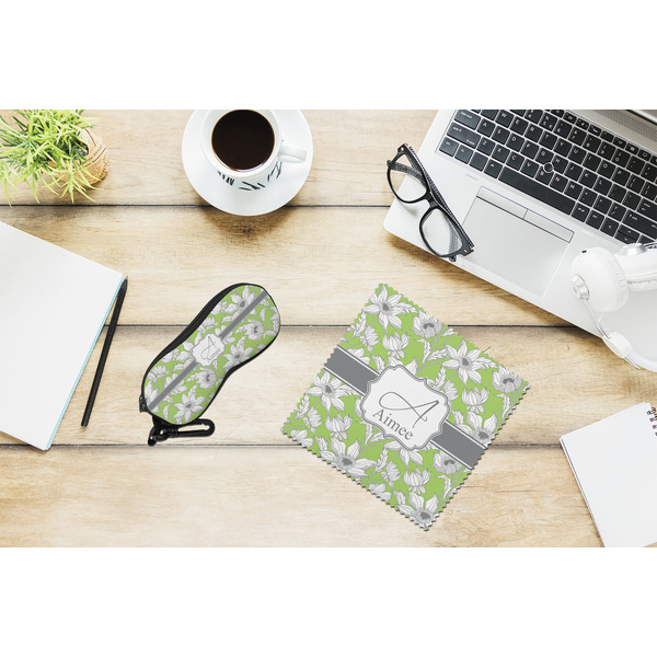 Wild Daisies Eyeglass Case and Cloth Set - LIFESTYLE