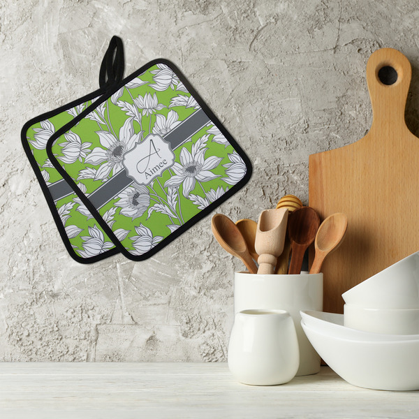 Wild Daisies Neoprene Pot Holder - Set of 2  LIFESTYLE