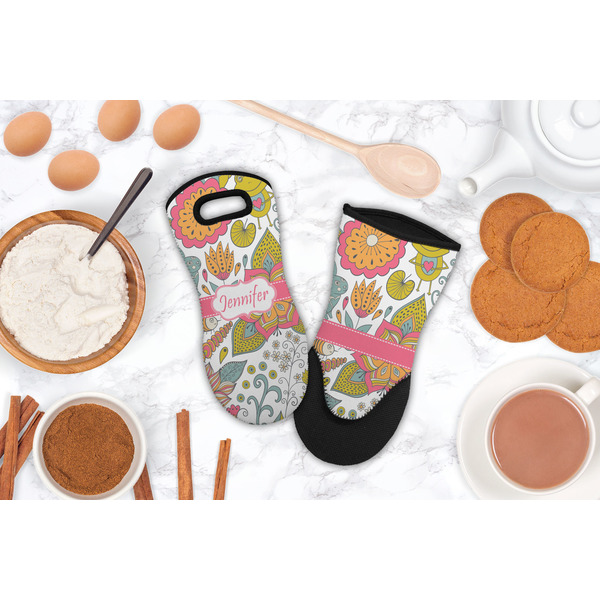 Wild Garden Neoprene Oven Mitt - Lifestyle Image