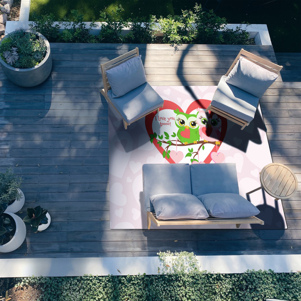 Valentine Owls 8'x10' Patio Rug - In context
