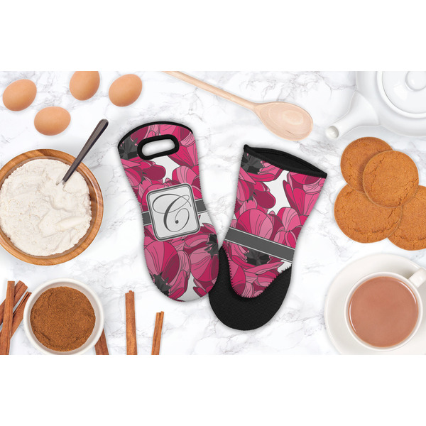 Tulips Neoprene Oven Mitt - Lifestyle Image