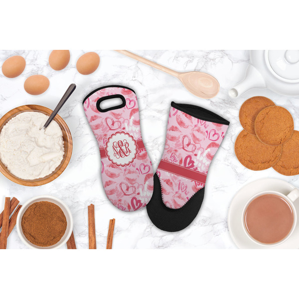 Lips n Hearts Neoprene Oven Mitt - Lifestyle Image