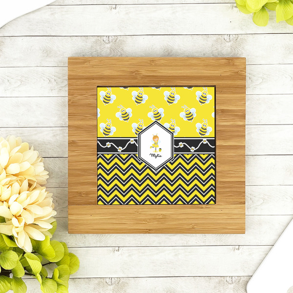 Buzzing Bee Bamboo Trivet with 6" Tile - LIFESTYLE