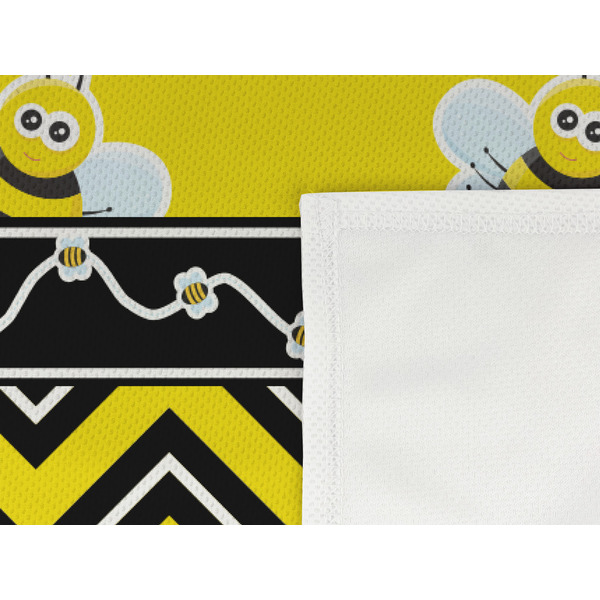 Buzzing Bee Cooling Towel- Detail