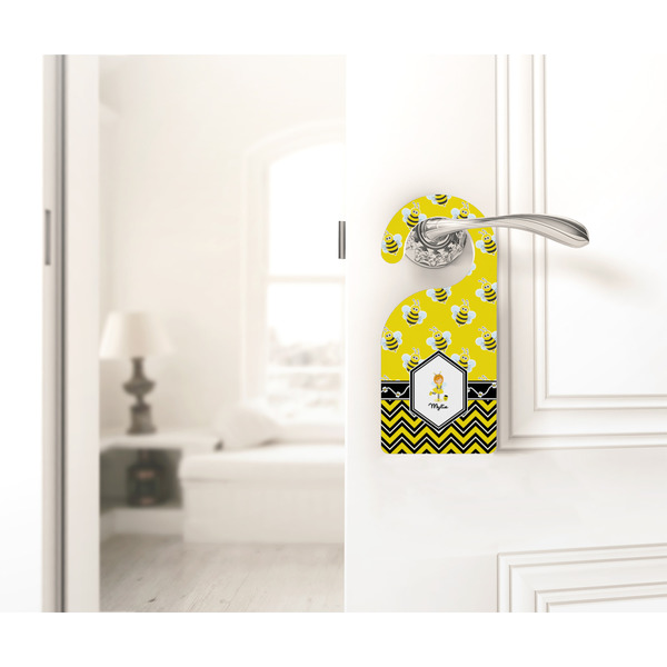 Buzzing Bee Door Hanger - LIFESTYLE