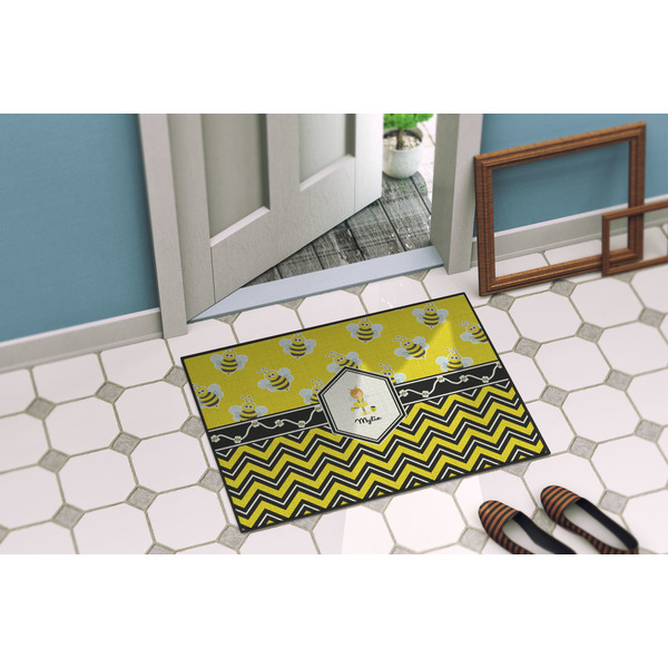 Buzzing Bee Door Mat Lifestyle