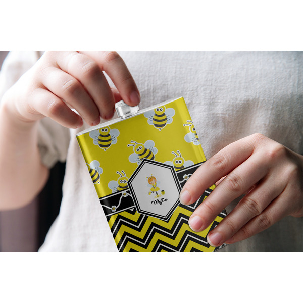 Buzzing Bee Stainless Steel Flask - LIFESTYLE 1