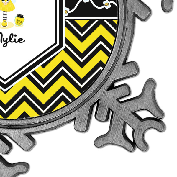 Buzzing Bee Vintage Snowflake - Detail