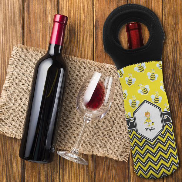 Buzzing Bee Wine Tote Bag - FLATLAY