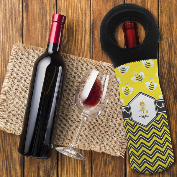 Buzzing Bee Wine Tote Bag - FLATLAY