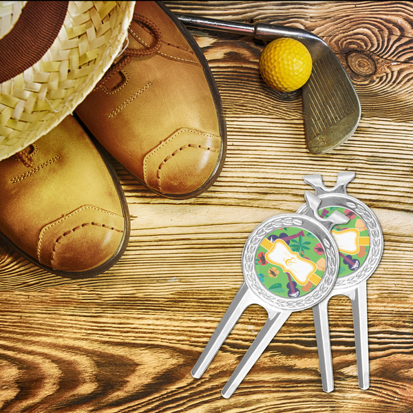 Luau Party Divot Tool - LIFESTYLE