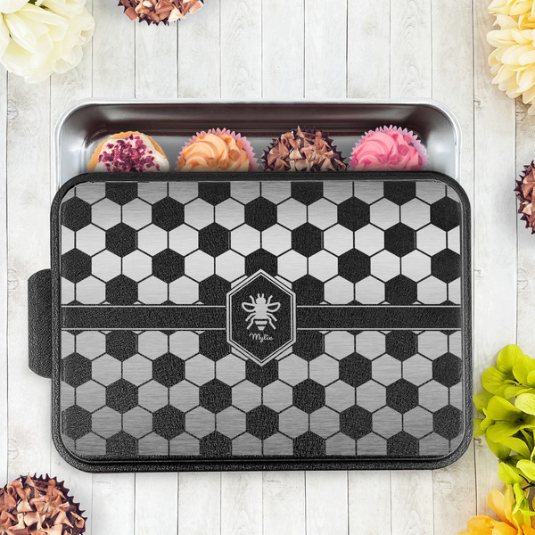 Honeycomb Aluminum Baking Pan - Black Lid - LIFESTYLE