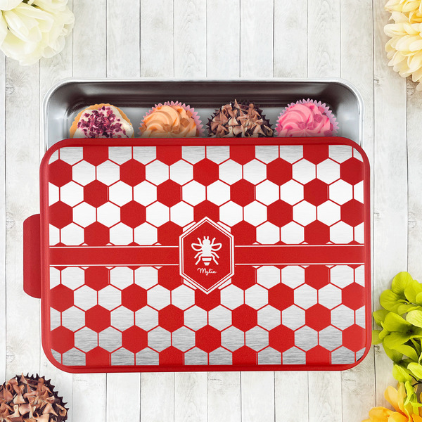 Honeycomb Aluminum Baking Pan - Red Lid - LIFESTYLE