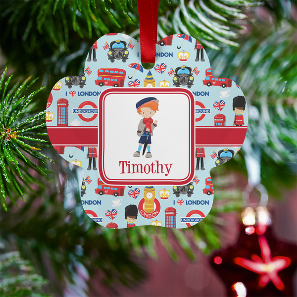 London Metal Paw Ornament - Lifestyle