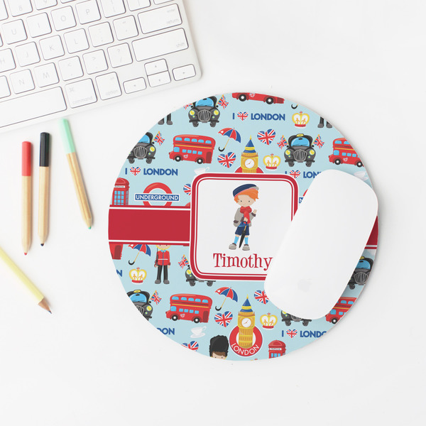 London Round Mousepad - LIFESTYLE 2