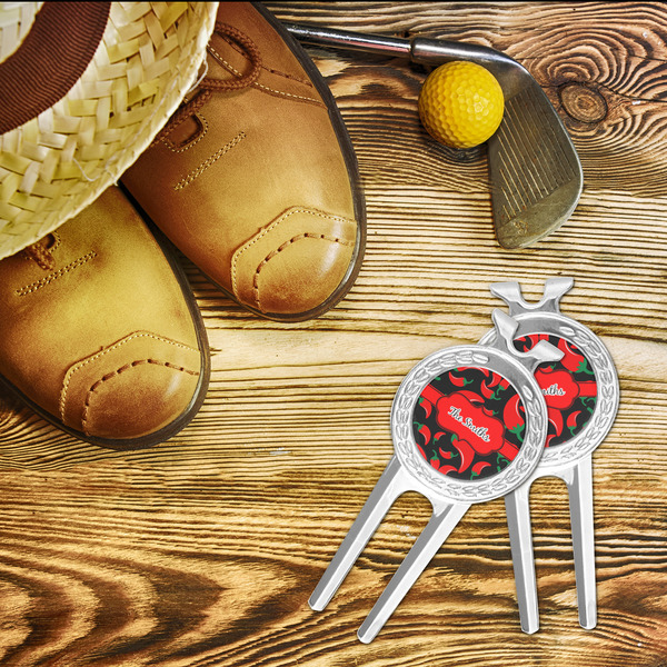 Chili Peppers Divot Tool - LIFESTYLE