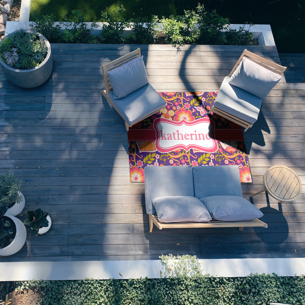 Birds & Hearts 5'x7' Patio Rug - In context