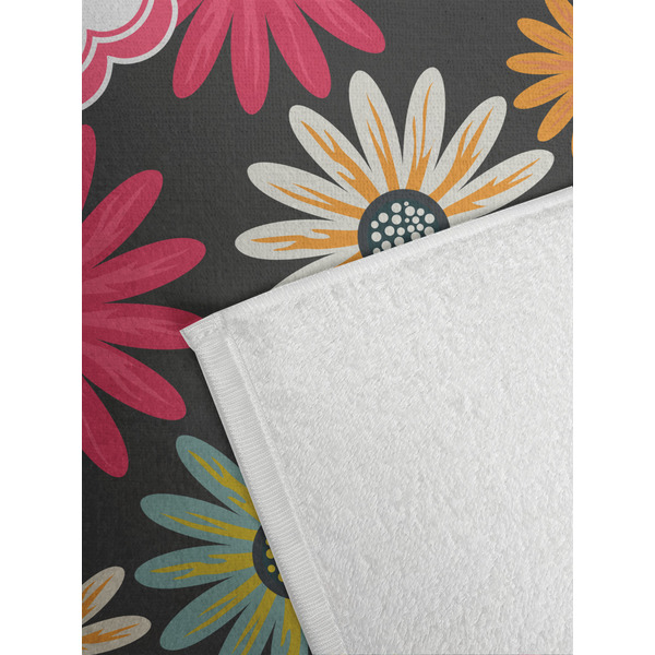 Daisies Golf Towel - Detail